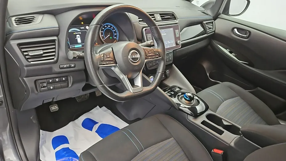 NISSAN Leaf -