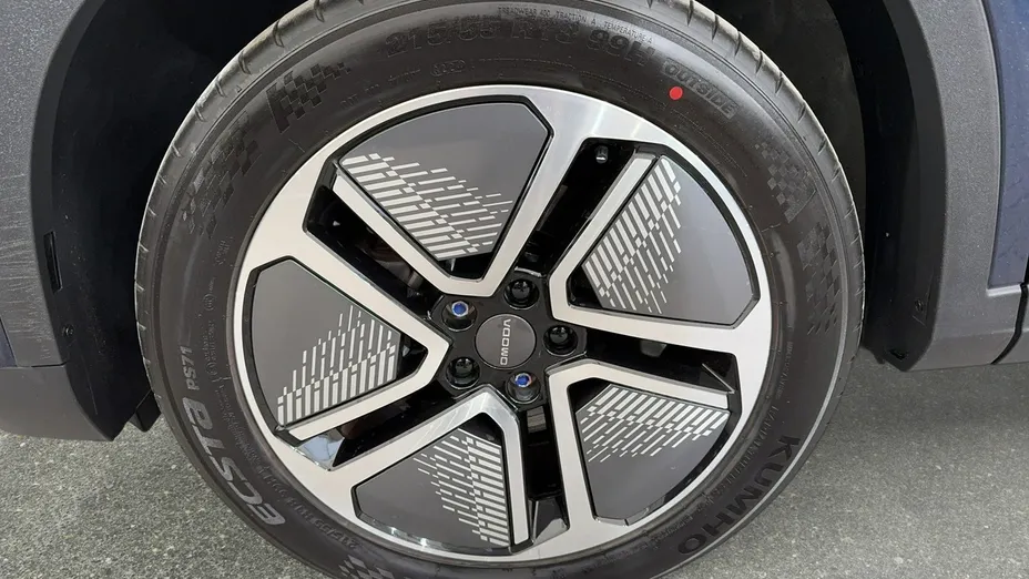 OMODA E5 -