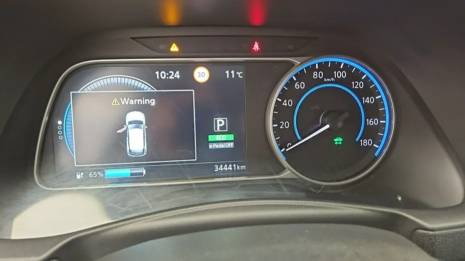 NISSAN Leaf -