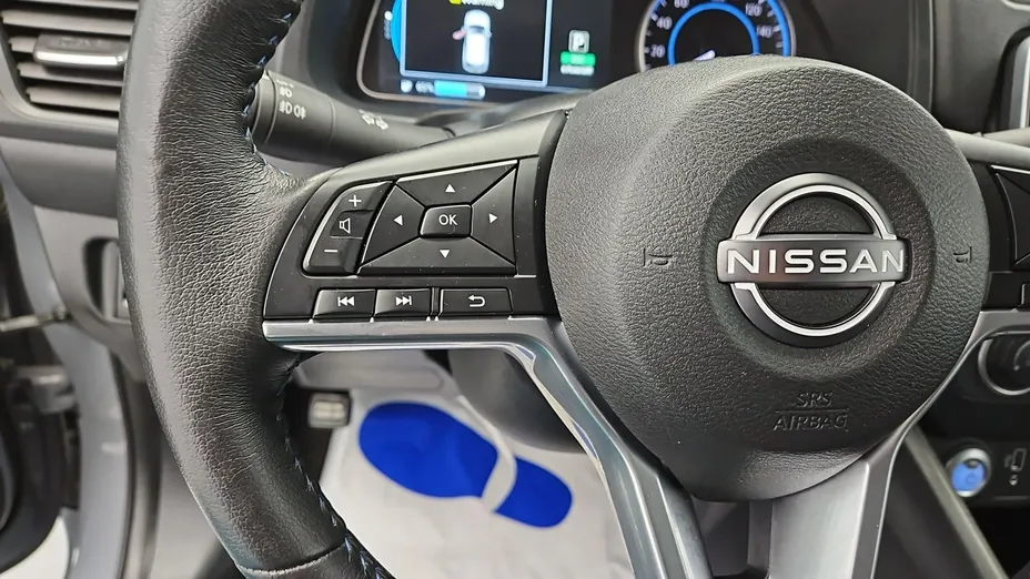 NISSAN Leaf -