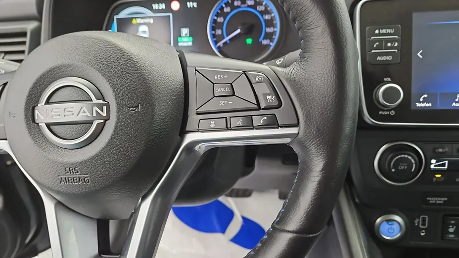 NISSAN Leaf -