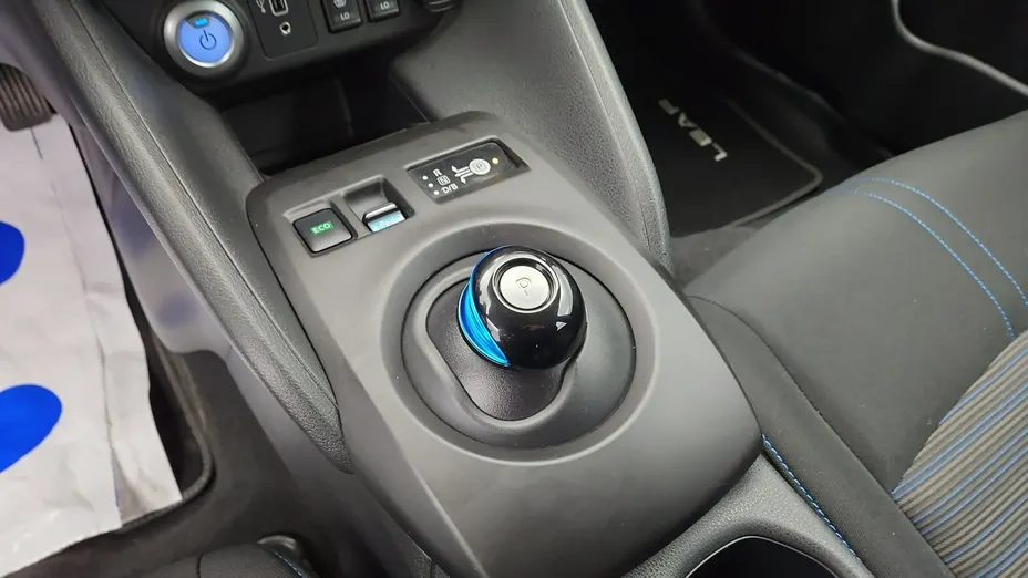 NISSAN Leaf -