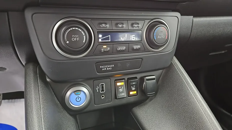 NISSAN Leaf -