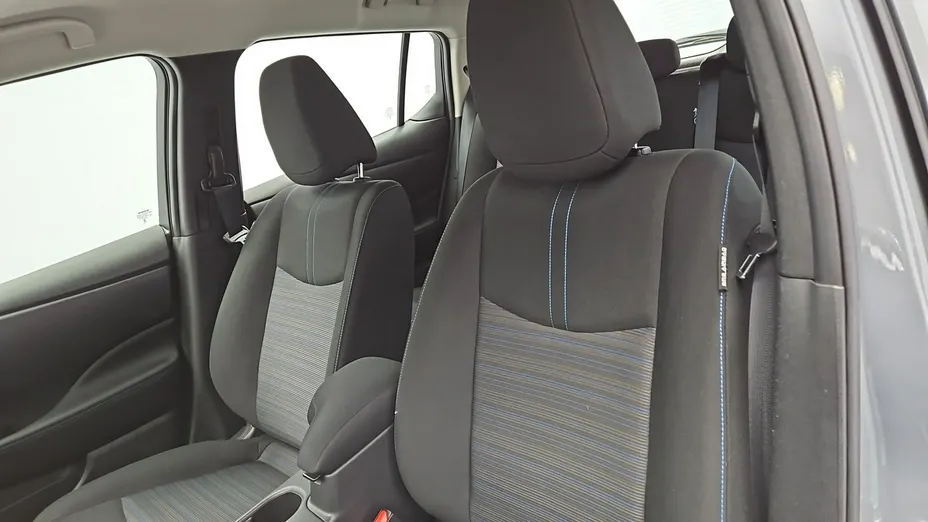 NISSAN Leaf -