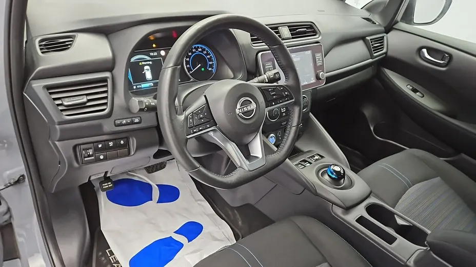NISSAN Leaf -