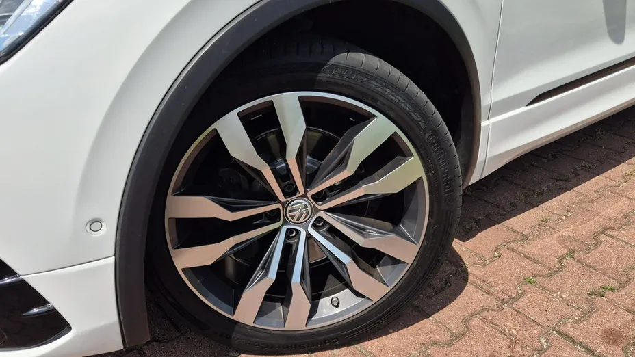VOLKSWAGEN Tiguan -