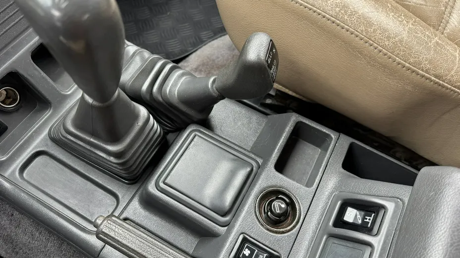 MITSUBISHI Pajero -