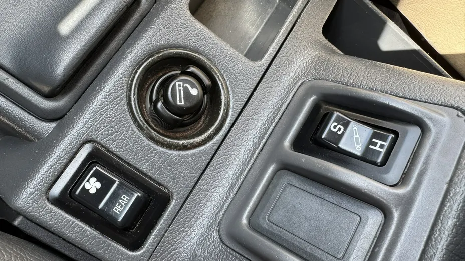 MITSUBISHI Pajero -