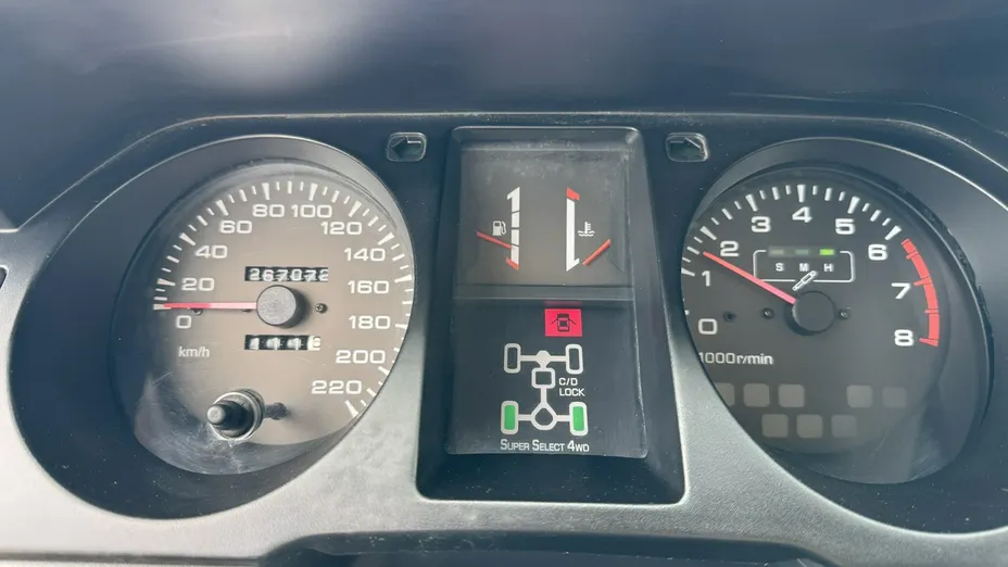 MITSUBISHI Pajero -