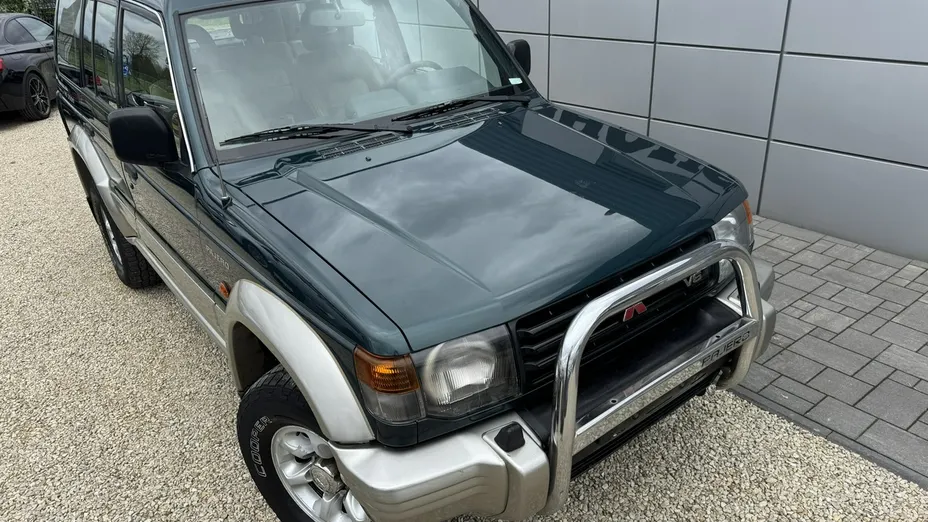 MITSUBISHI Pajero -