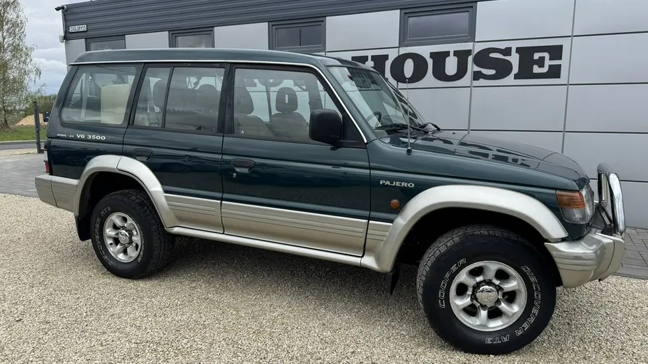 MITSUBISHI Pajero -