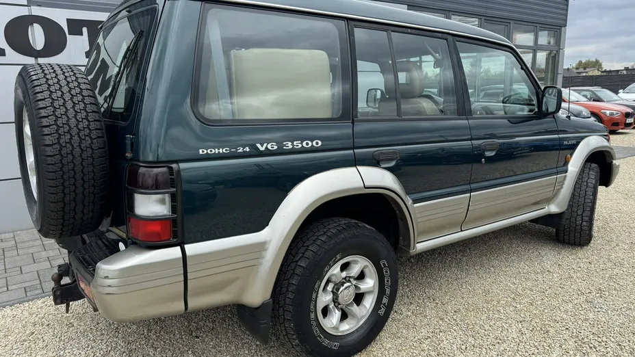 MITSUBISHI Pajero -