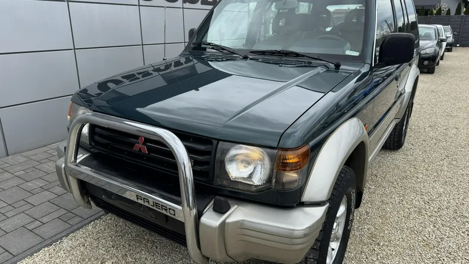 MITSUBISHI Pajero -