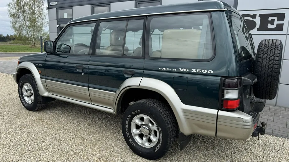 MITSUBISHI Pajero -