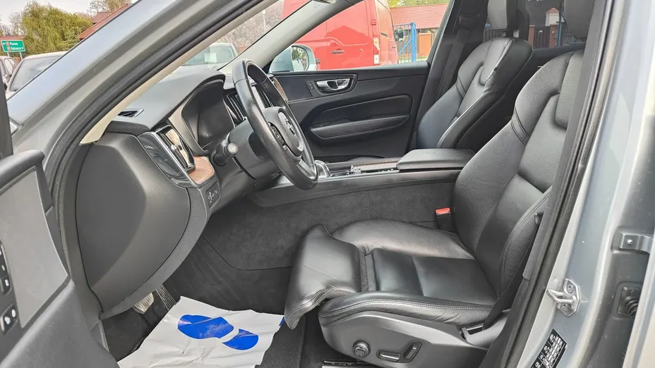VOLVO XC60 -