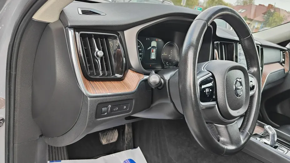 VOLVO XC60 -