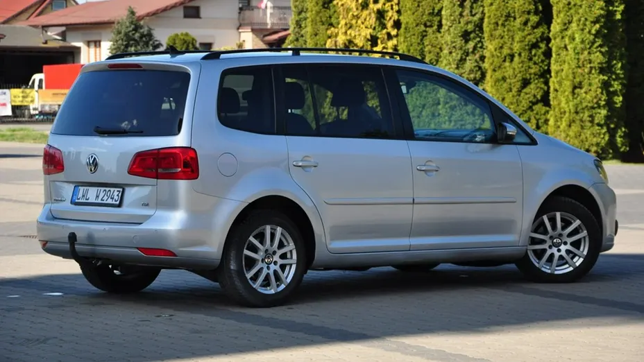 VOLKSWAGEN Touran -