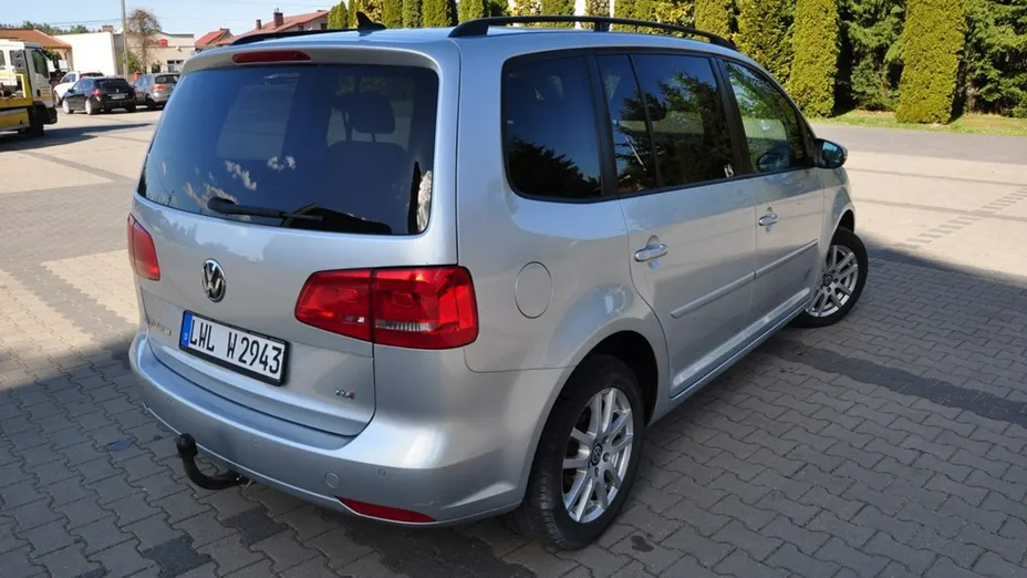 VOLKSWAGEN Touran -