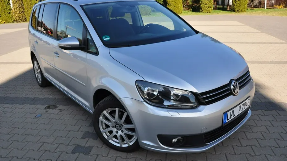 VOLKSWAGEN Touran -
