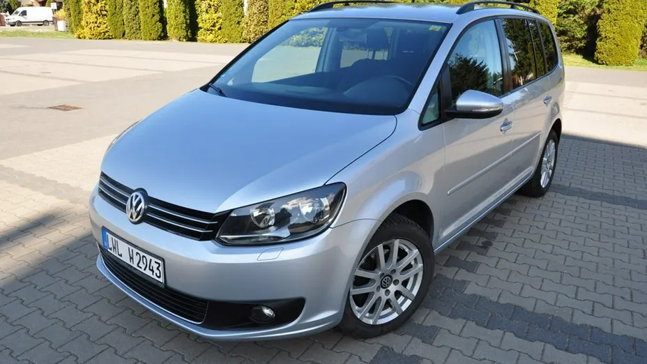 VOLKSWAGEN Touran -