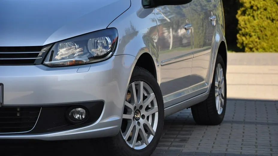 VOLKSWAGEN Touran -