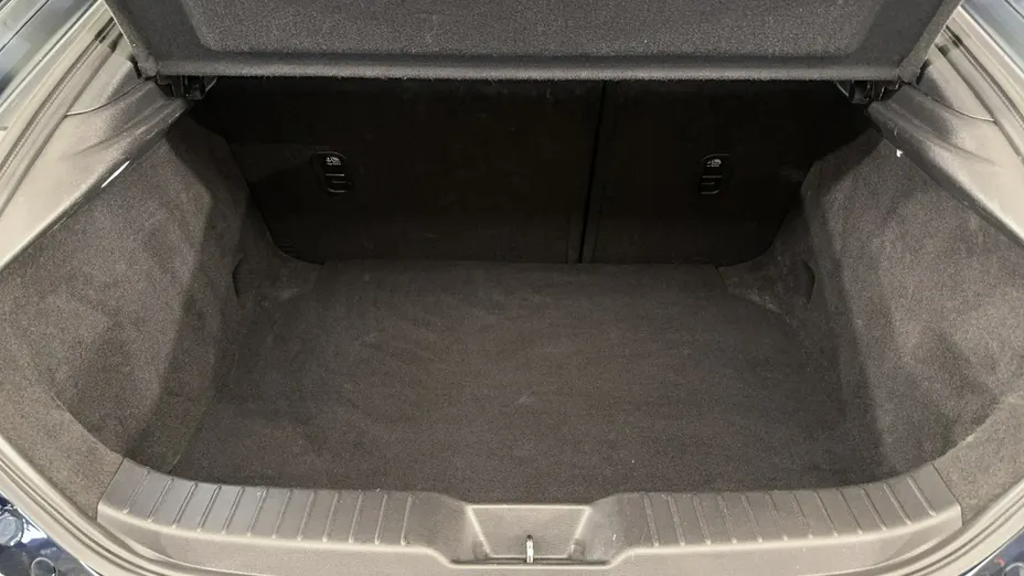 MAZDA 3 -