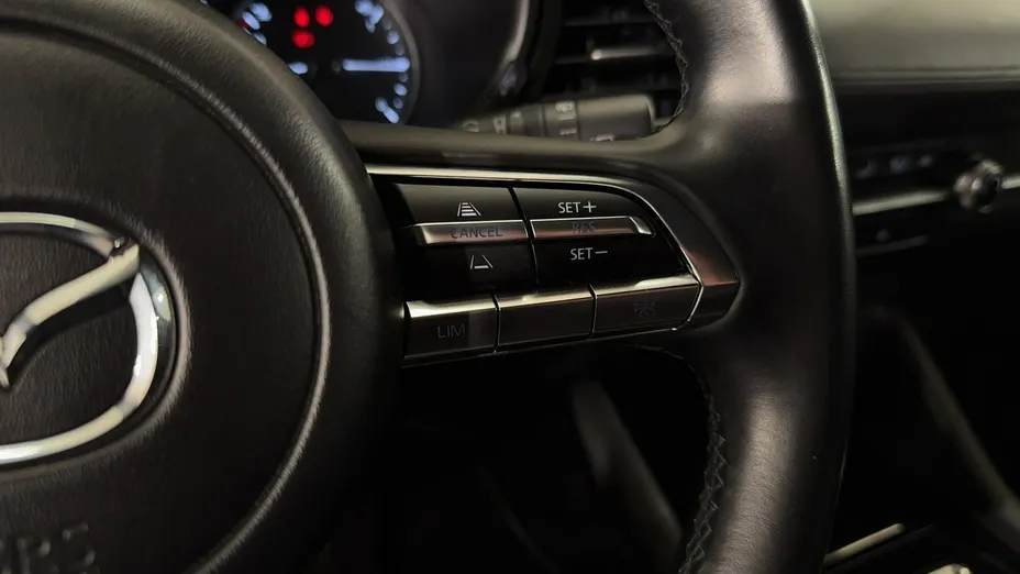MAZDA 3 -