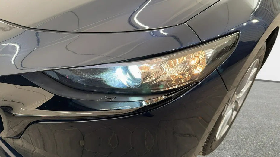 MAZDA 3 -