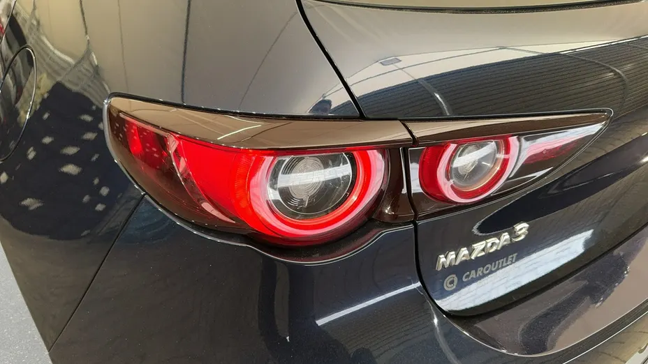 MAZDA 3 -