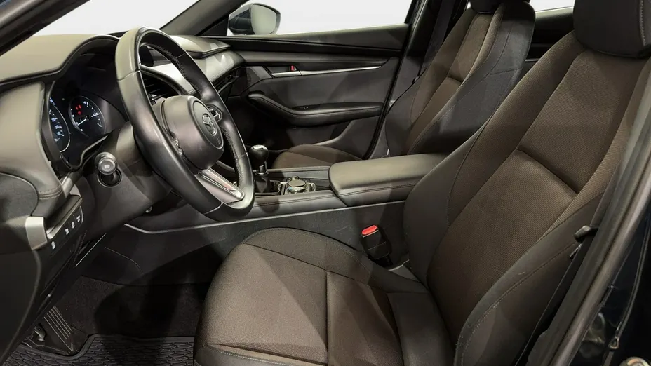 MAZDA 3 -