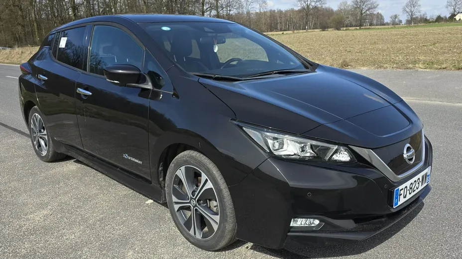 NISSAN Leaf -
