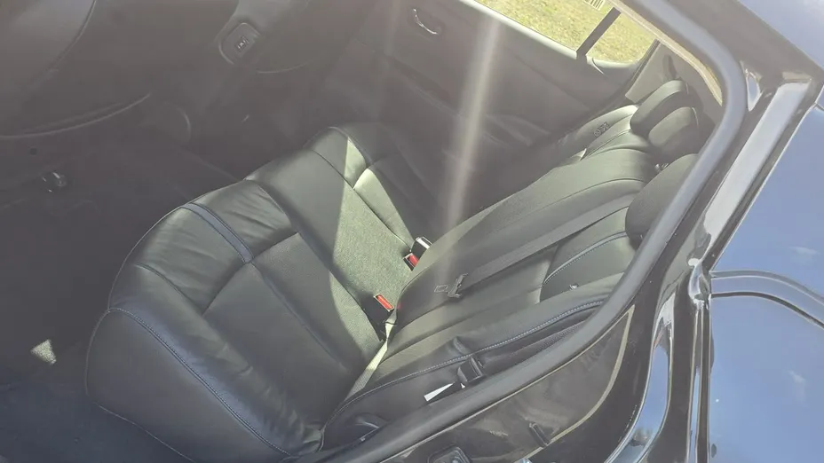NISSAN Leaf -