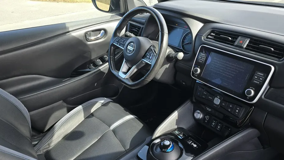 NISSAN Leaf -