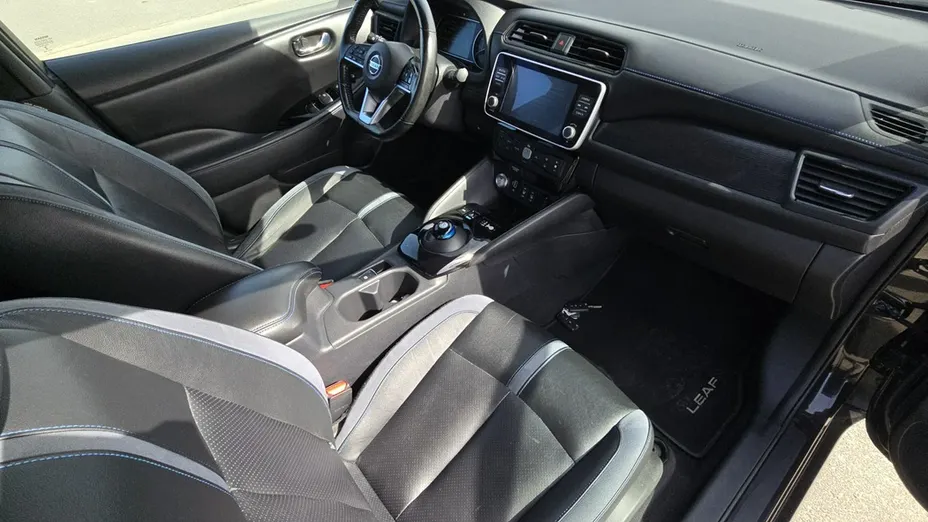 NISSAN Leaf -