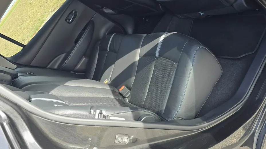 NISSAN Leaf -