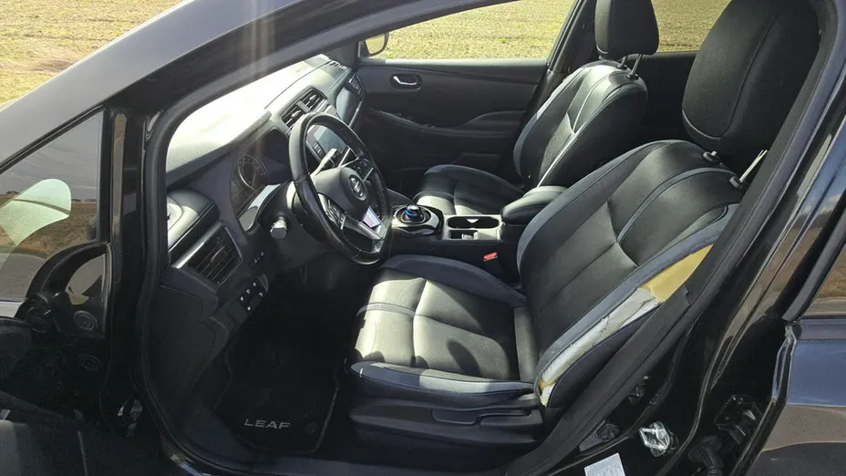 NISSAN Leaf -