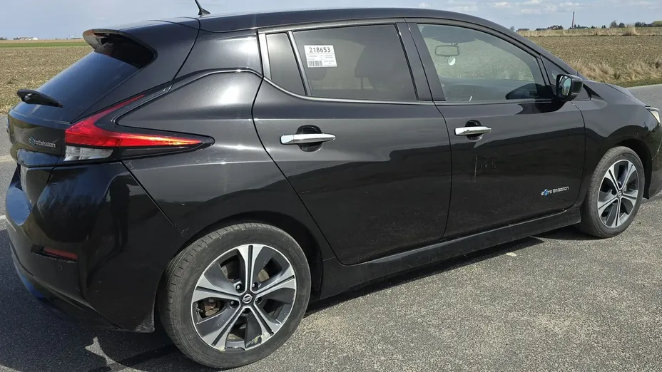 NISSAN Leaf -