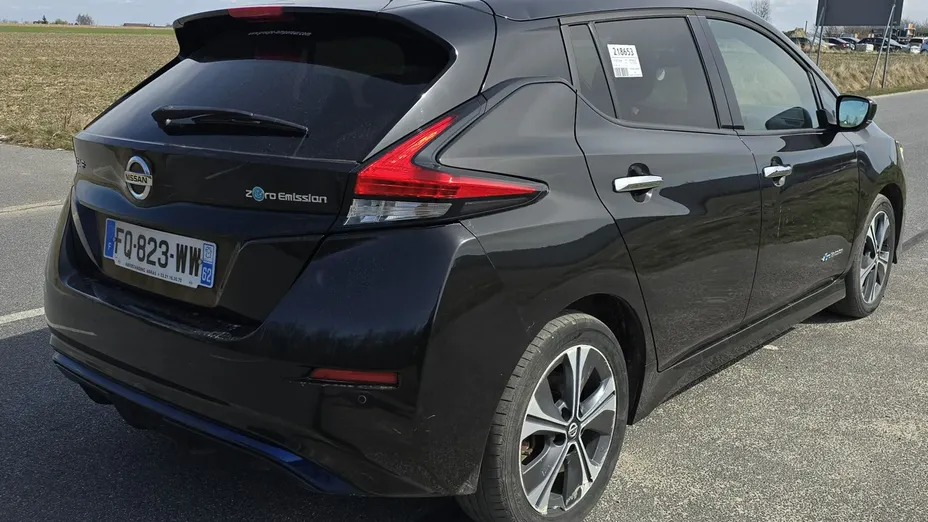NISSAN Leaf -