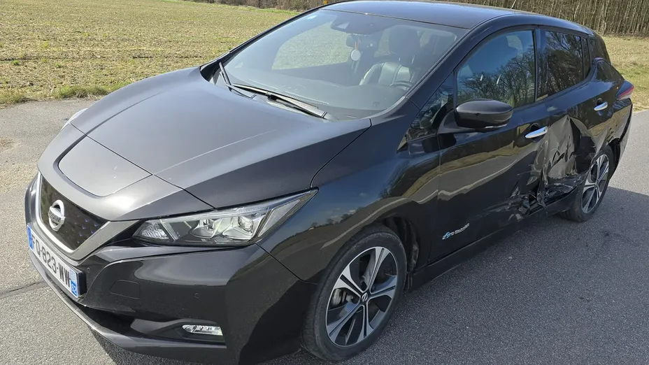 NISSAN Leaf -