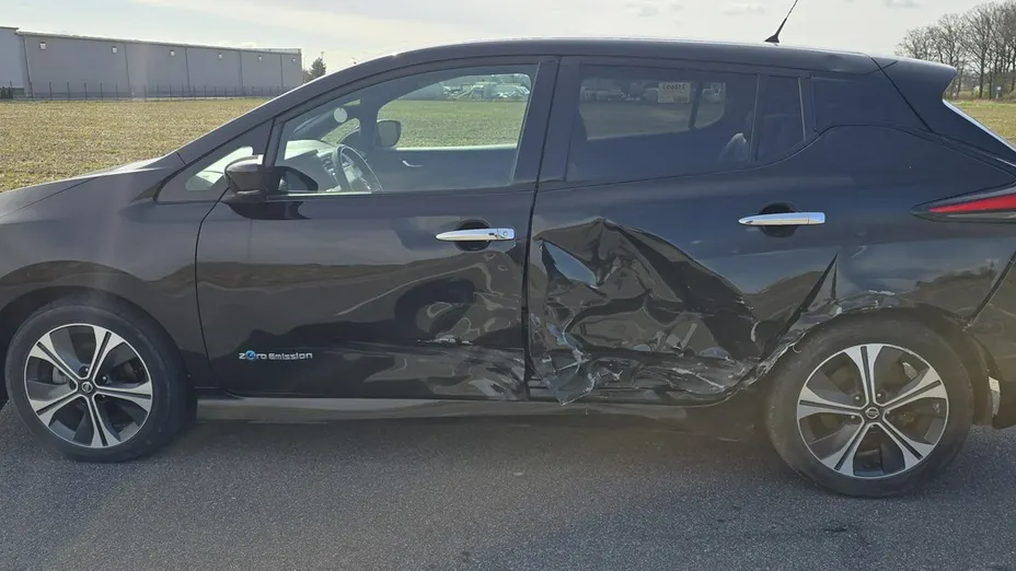NISSAN Leaf -