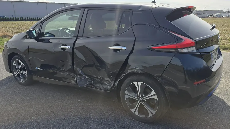 NISSAN Leaf -