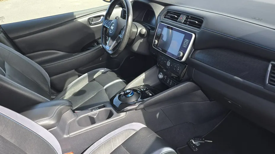 NISSAN Leaf -
