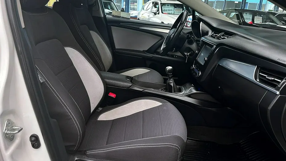 TOYOTA Avensis -