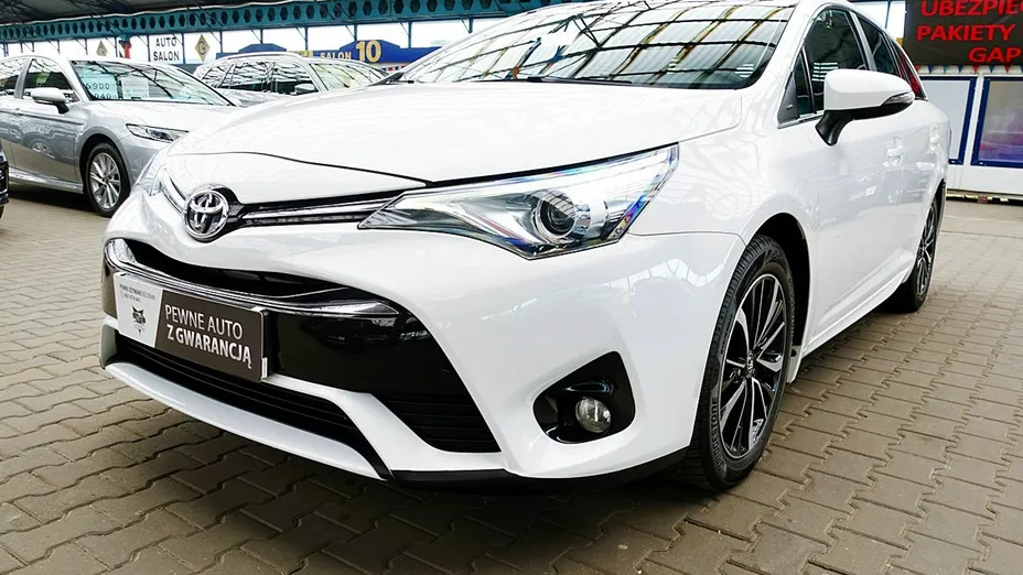 TOYOTA Avensis -