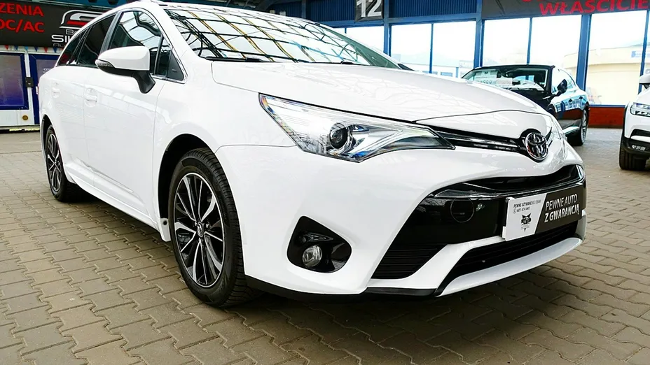 TOYOTA Avensis -
