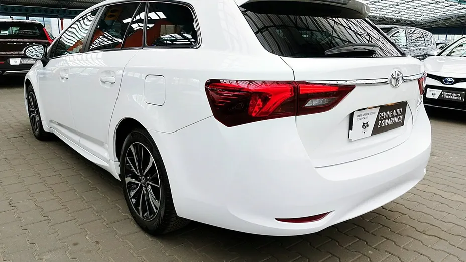 TOYOTA Avensis -