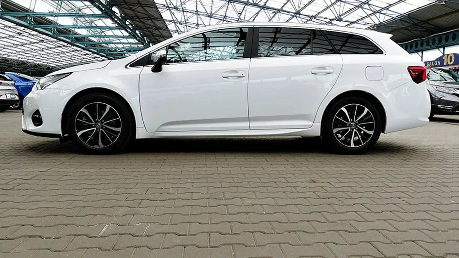TOYOTA Avensis -