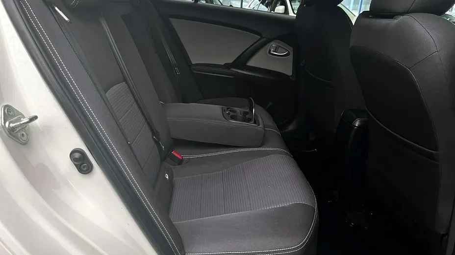TOYOTA Avensis -