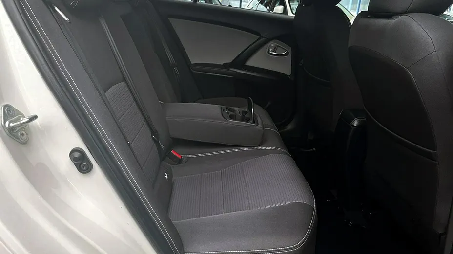 TOYOTA Avensis -
