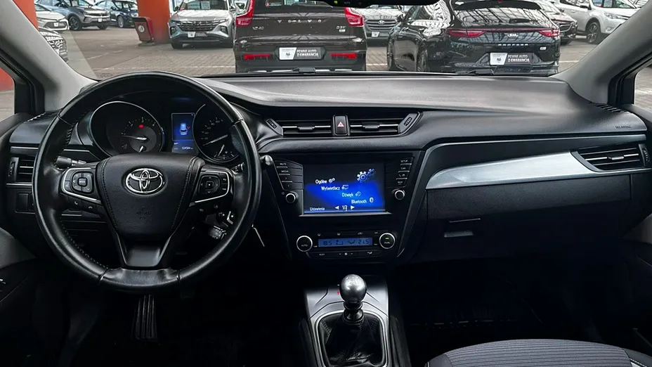TOYOTA Avensis -
